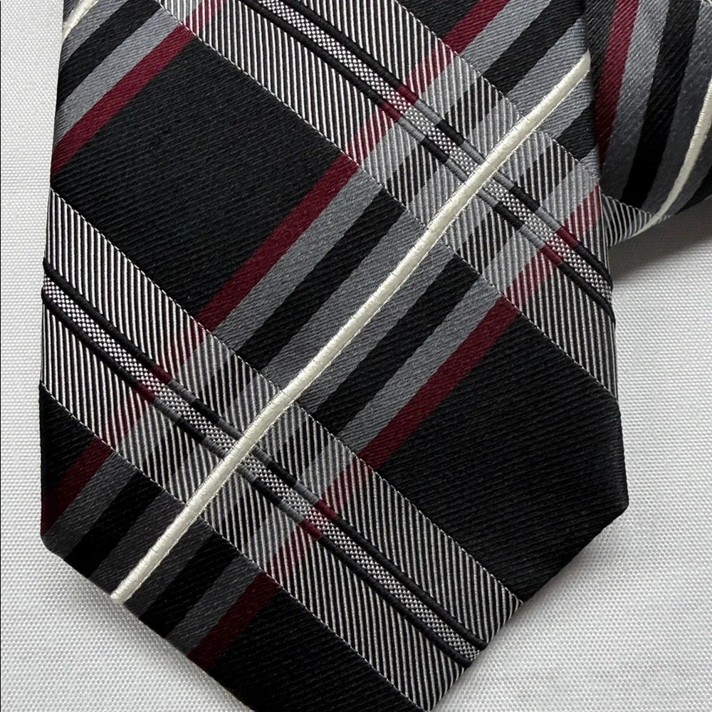 Donald J. Trump Signature Collection Black Patterned Silk Necktie